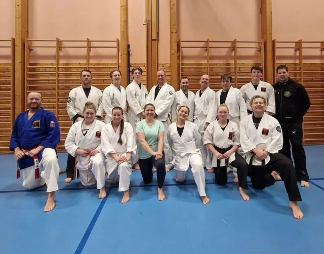 Hokutoryu ju-jutsu training in Norway, instructed by shihan Ottar Vassenden 6. Dan 👊🏻🇳🇴

#hokutoryu #hokutoryujujutsu #jujutsu #jujitsu #wfj #thekingofmartialarts #bergen #norway #hokutoryubergen #hokutoryunorway #ottarvassenden
